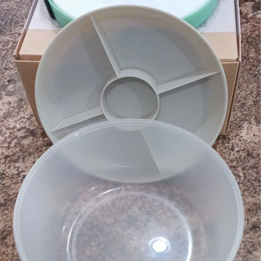 Miranella TRU Lunch Box 5 Compartments Snap Lid Spork Light Green Plastic Round